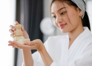 Stosuj maseczki na dłonie