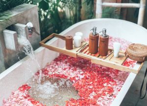 Jak dbać o ciało podczas kąpieli?