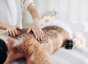 Peeling – idealny wstęp do wieczornej pielęgnacji